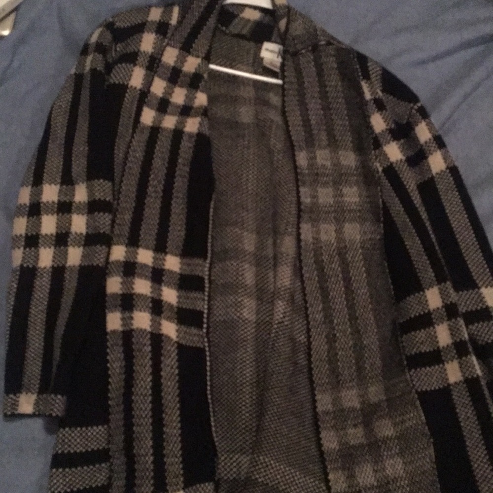 Medium black and white cardigan